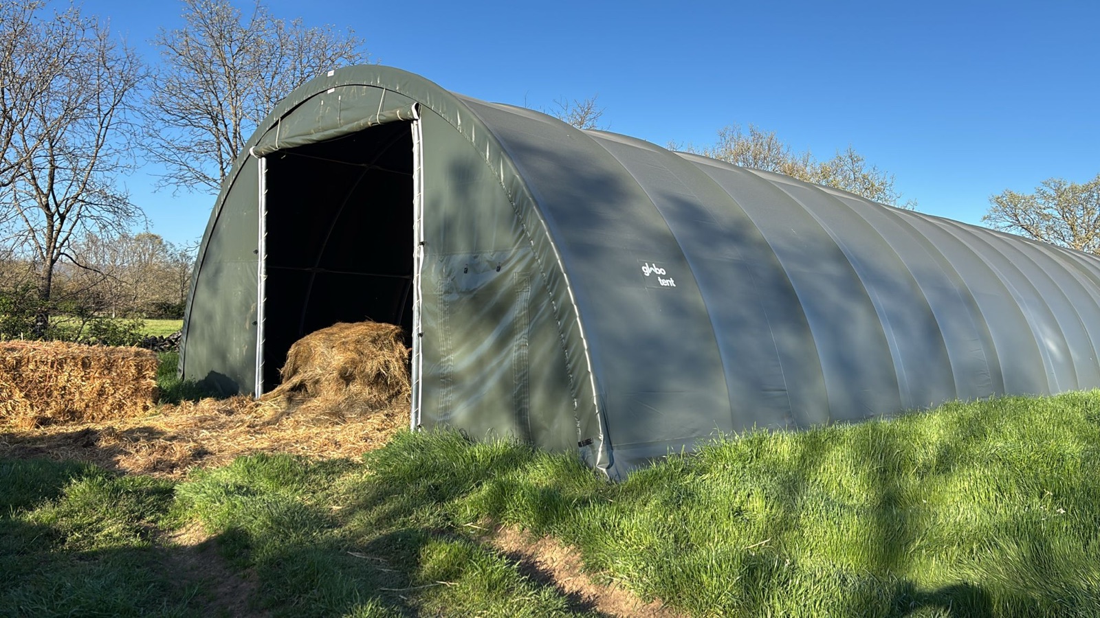 Arched storage tents